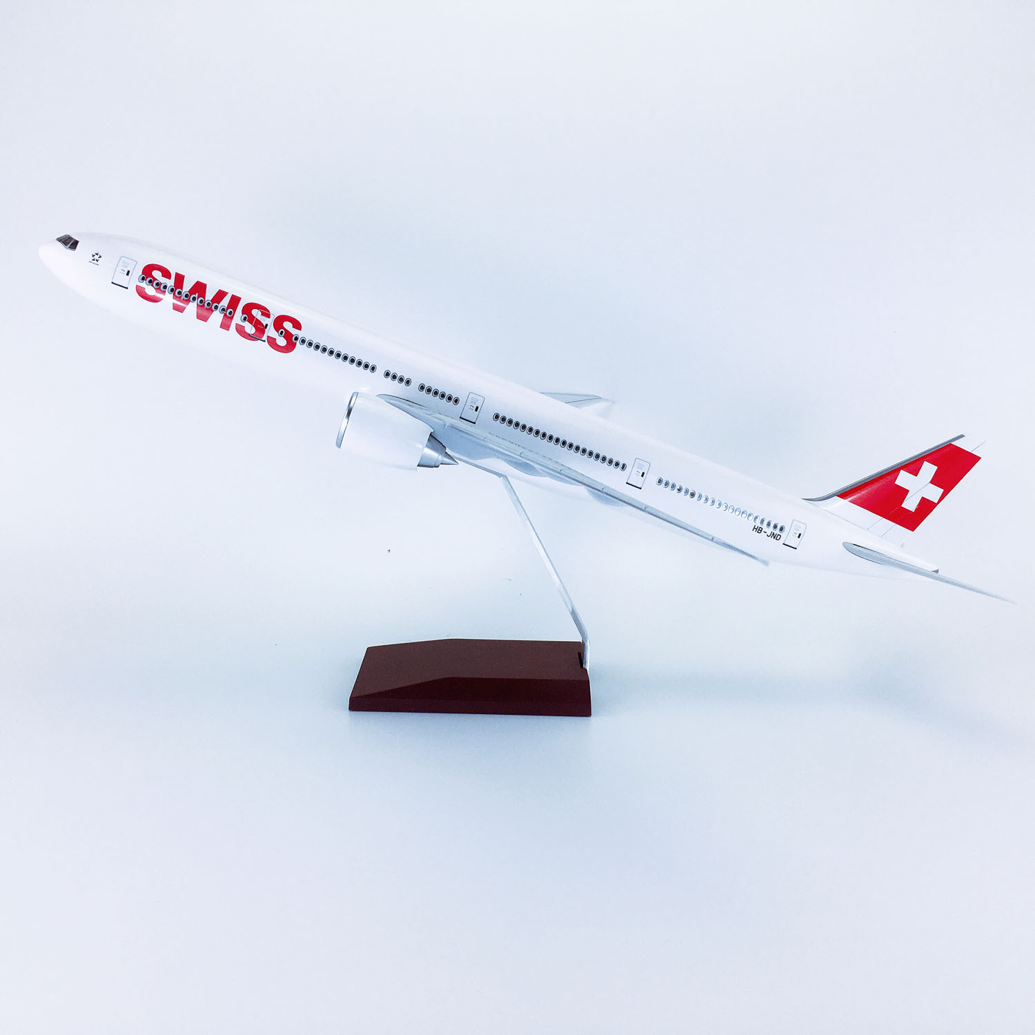 1:150 SwissAir Boeing 777-300er Airplane Model 18” Decoration