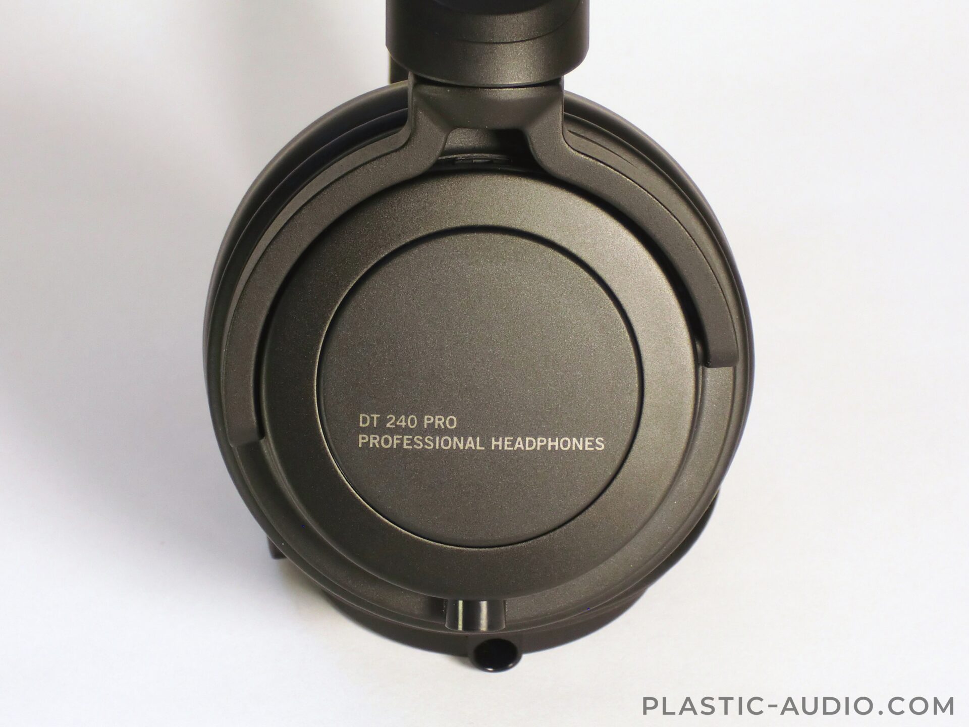 beyerdynamic DT 240 PROのレビュー：聴きやすくあっさりした音