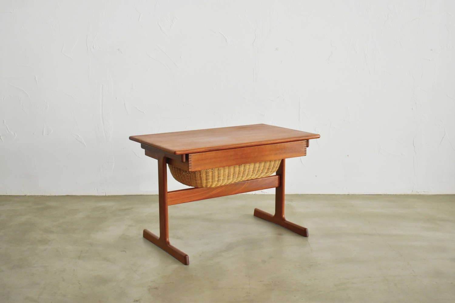 Kai Kristiansen（カイ・クリスチャンセン）ソーイングテーブル