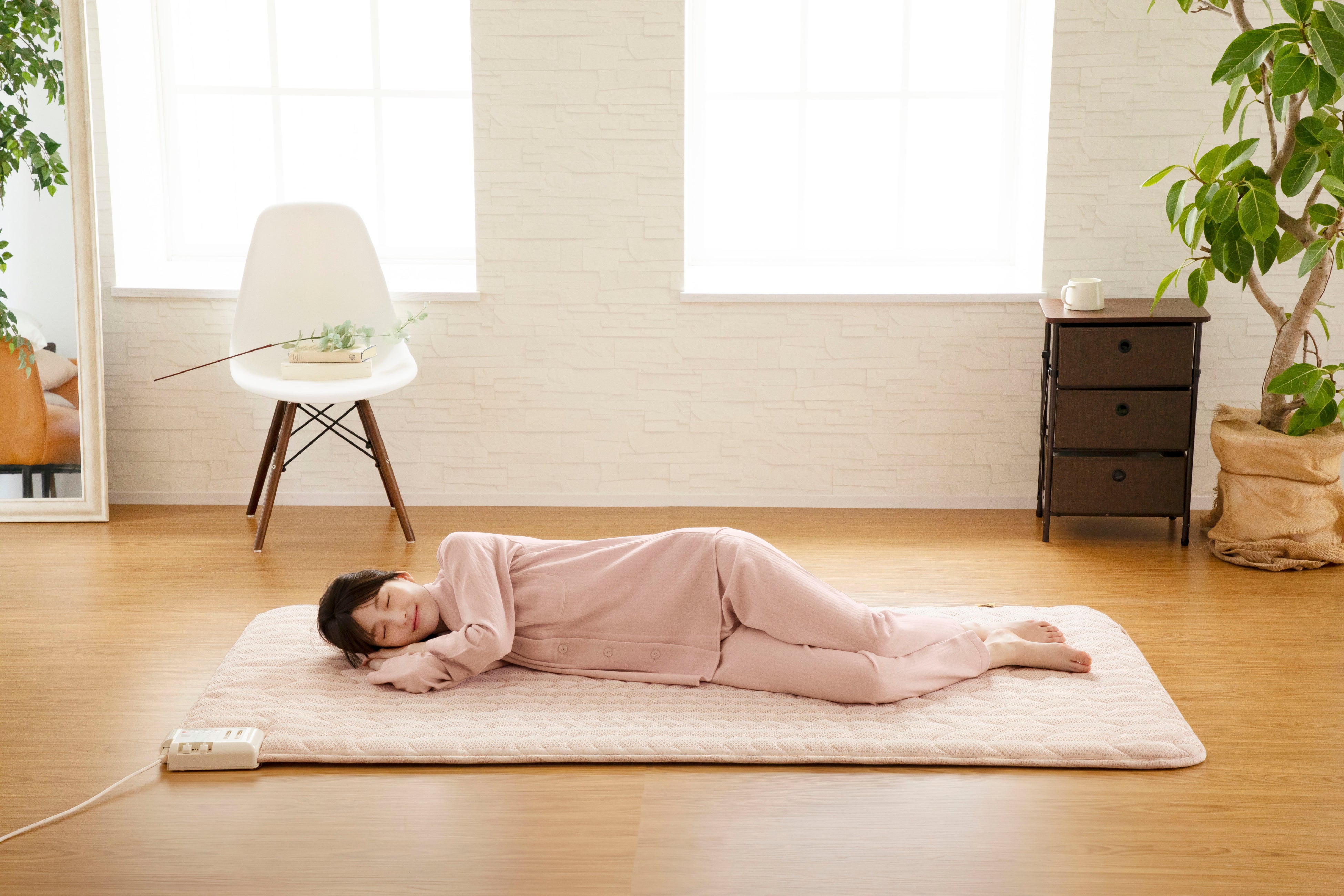 寝具のロマンス、”面”で発熱する電位・温熱治療マット「ヘルスナイト S