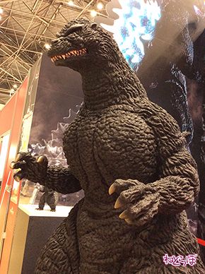 でっかい！ 183センチの“人間大ゴジラ”商品化プロジェクト進行中