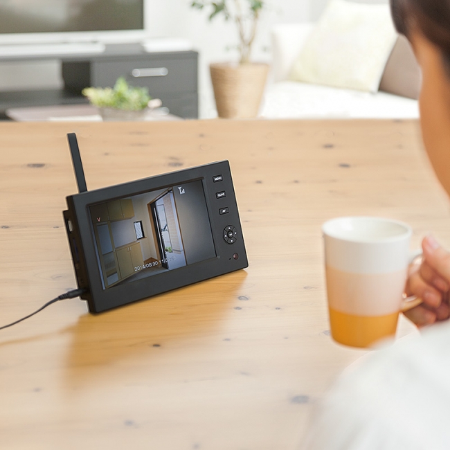 工事不要で設置できる、屋外用ワイヤレスカメラと7インチモニター