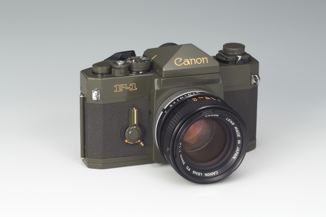 キヤノンがガチャに協力 歴代の名作カメラが精密なミニチュアで登場