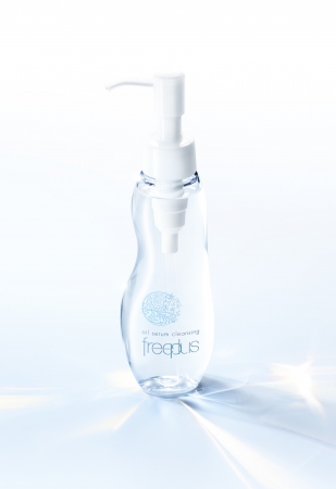 洗う素材だけにこだわった「フリープラス オイルセラムクレンジング