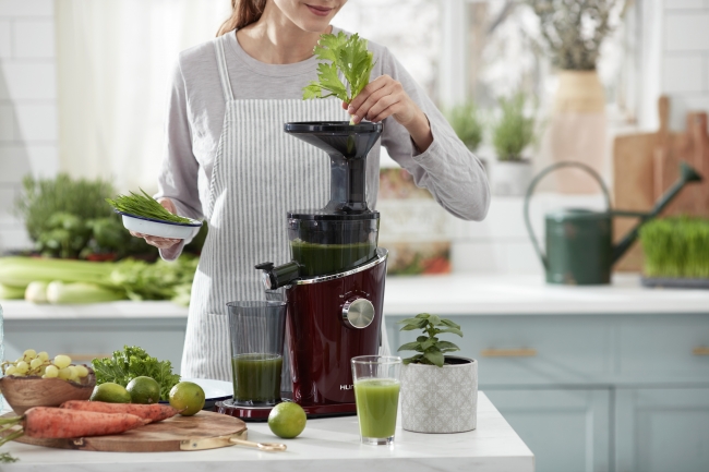 お手入れ時間を6分の1※に削減した次世代型スロージューサー「ヒュー