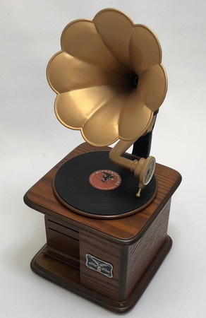 日本コロムビア国産蓄音器第1号〈ニッポノホン35号〉をイメージして