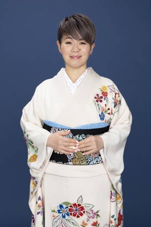 歌怪獣”こと島津亜矢の人気ポップスカヴァーシリーズ5作品、待望の