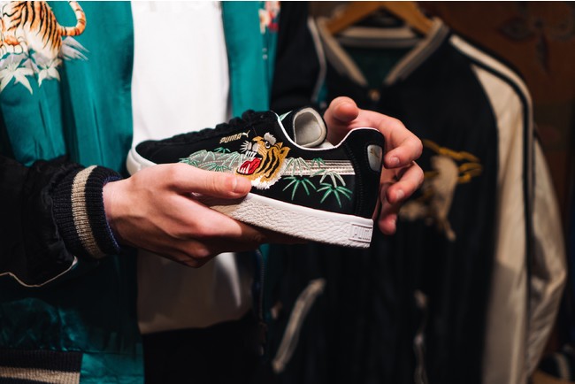 スカジャンからインスパイアーされた⽇本製”PUMA SUEDE VTG MIJ ATMOS