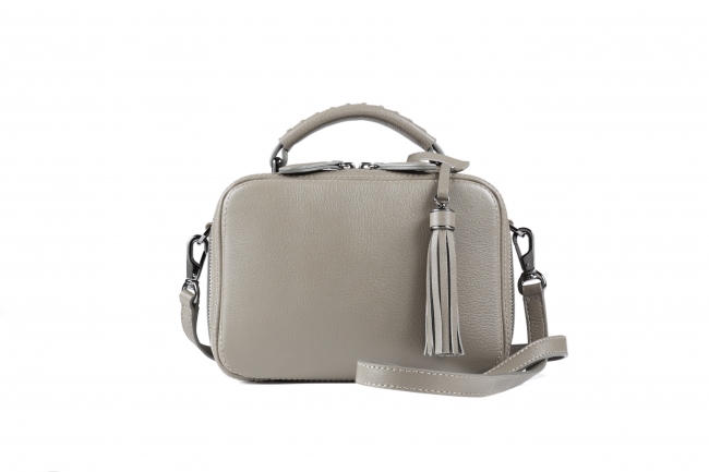 土屋鞄】休日のおでかけに！2018年秋冬の新作「スウィングミニ