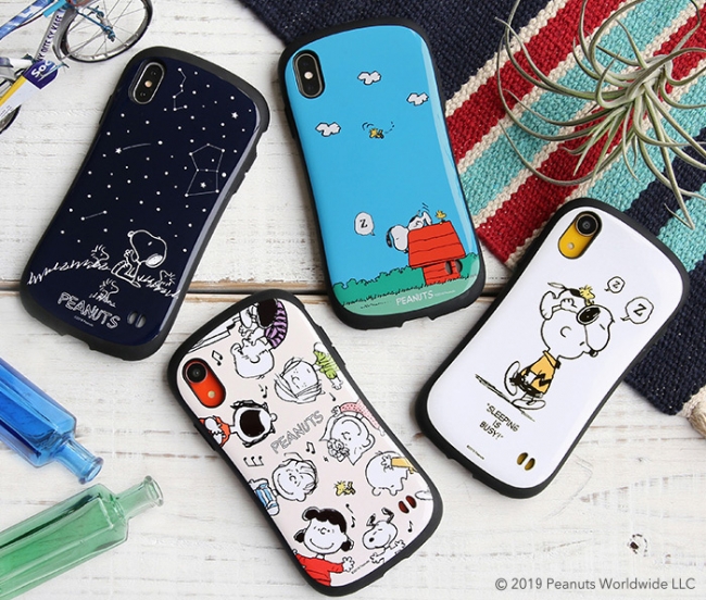スヌーピーなど「PEANUTS」のキャラクターをデザインした「iPhone XS