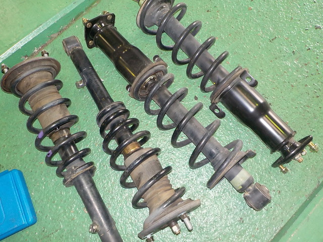 UZZ40 ソアラ 純正足回りに戻して四輪アライメント ｜ 持ち込み取付