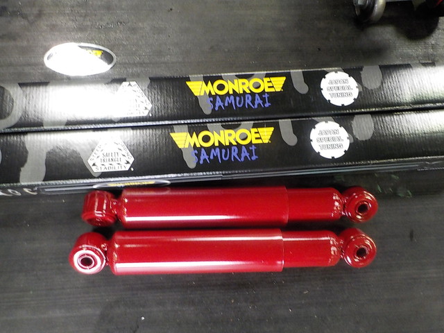 MR41 ハスラー リアショックアブソーバー交換 ｜ 持ち込み取付専門プロ