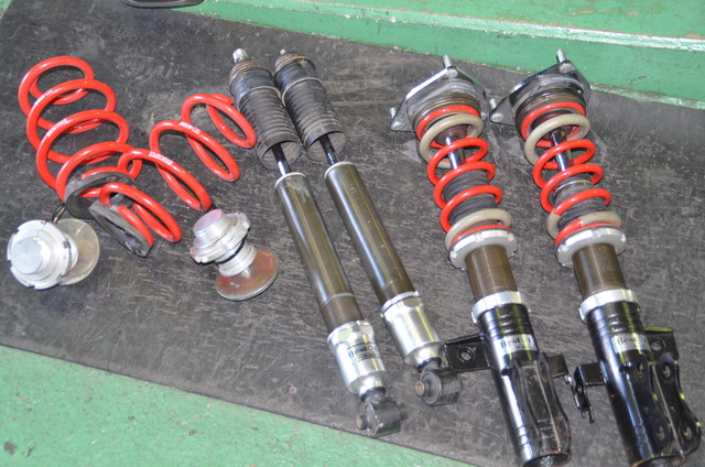 ZVW40 プリウスアルファ RS-Rの車高調に交換 ｜ 持ち込み取付専門プロ