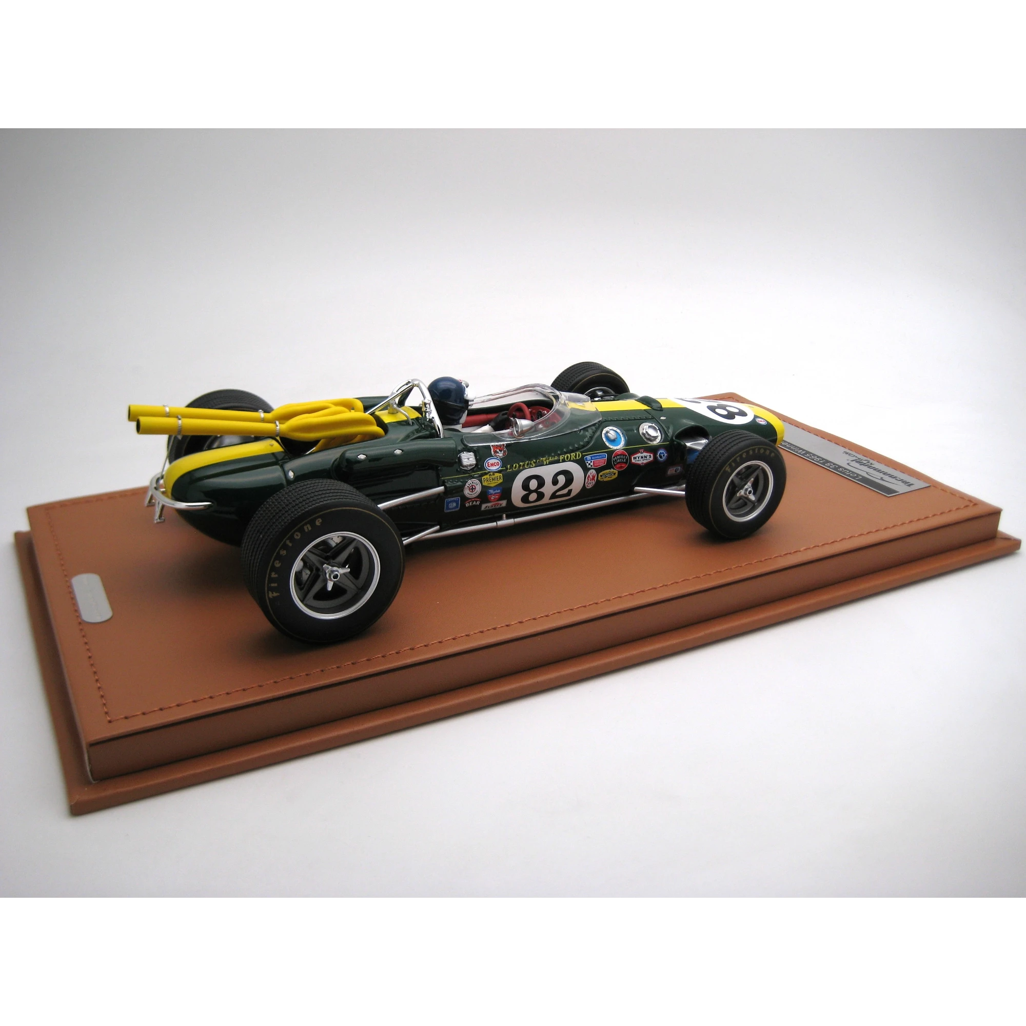 Lotus 38 1965 Winner 500 Indy Driver: Jim Clark car #82 | Tecnomodel