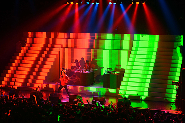 電気グルーヴ、結成25周年記念ツアー豪華ゲスト陣を招き大団円！ | Qetic