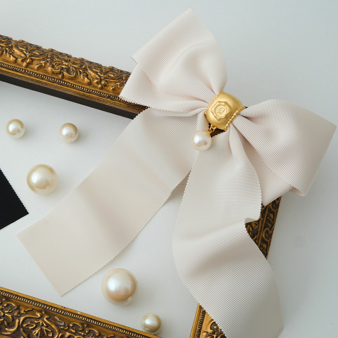 グログランリボン パール ブローチ（オフホワイト） | Q-pot. ONLINE SHOP