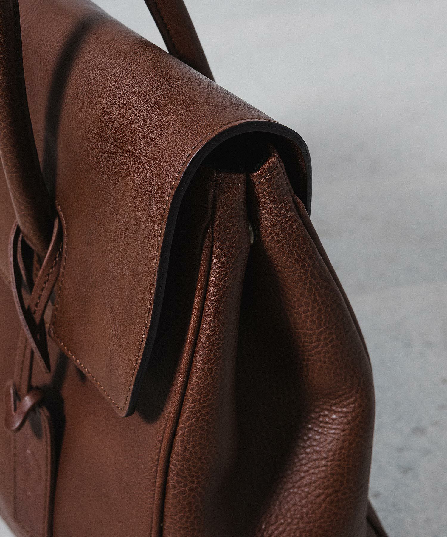 ハイグレードレザーフラップバッグM | quadro (クオドロ) 公式サイト