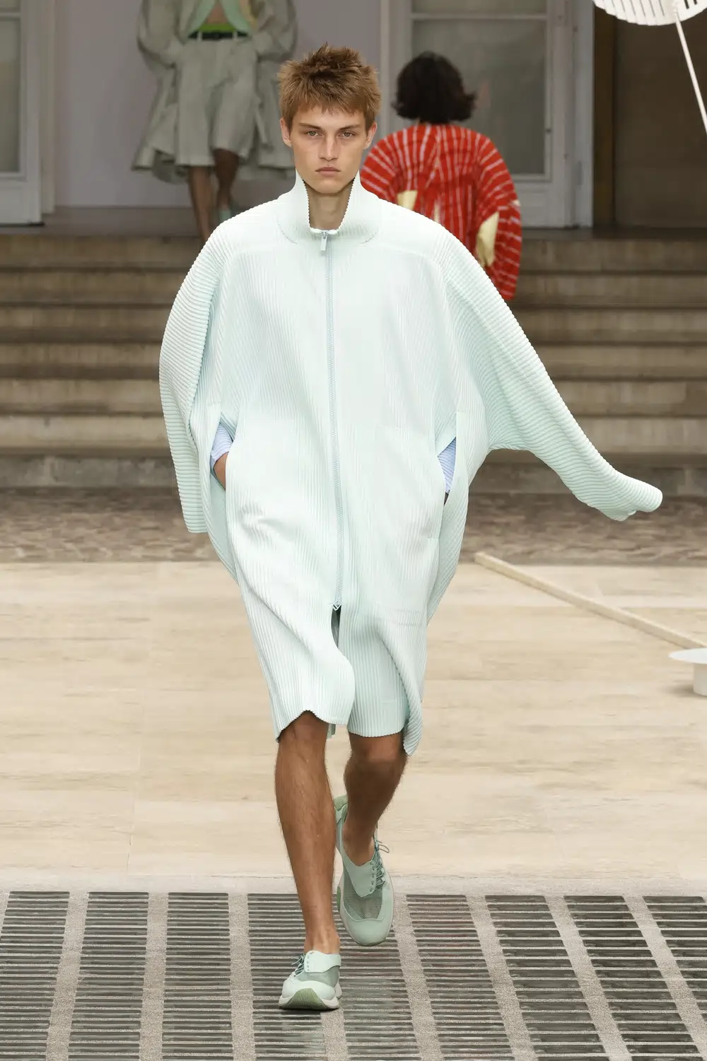 HOMME PLISSÉ ISSEY MIYAKE 2025SS COLLECTION RUNWAY │ QUI