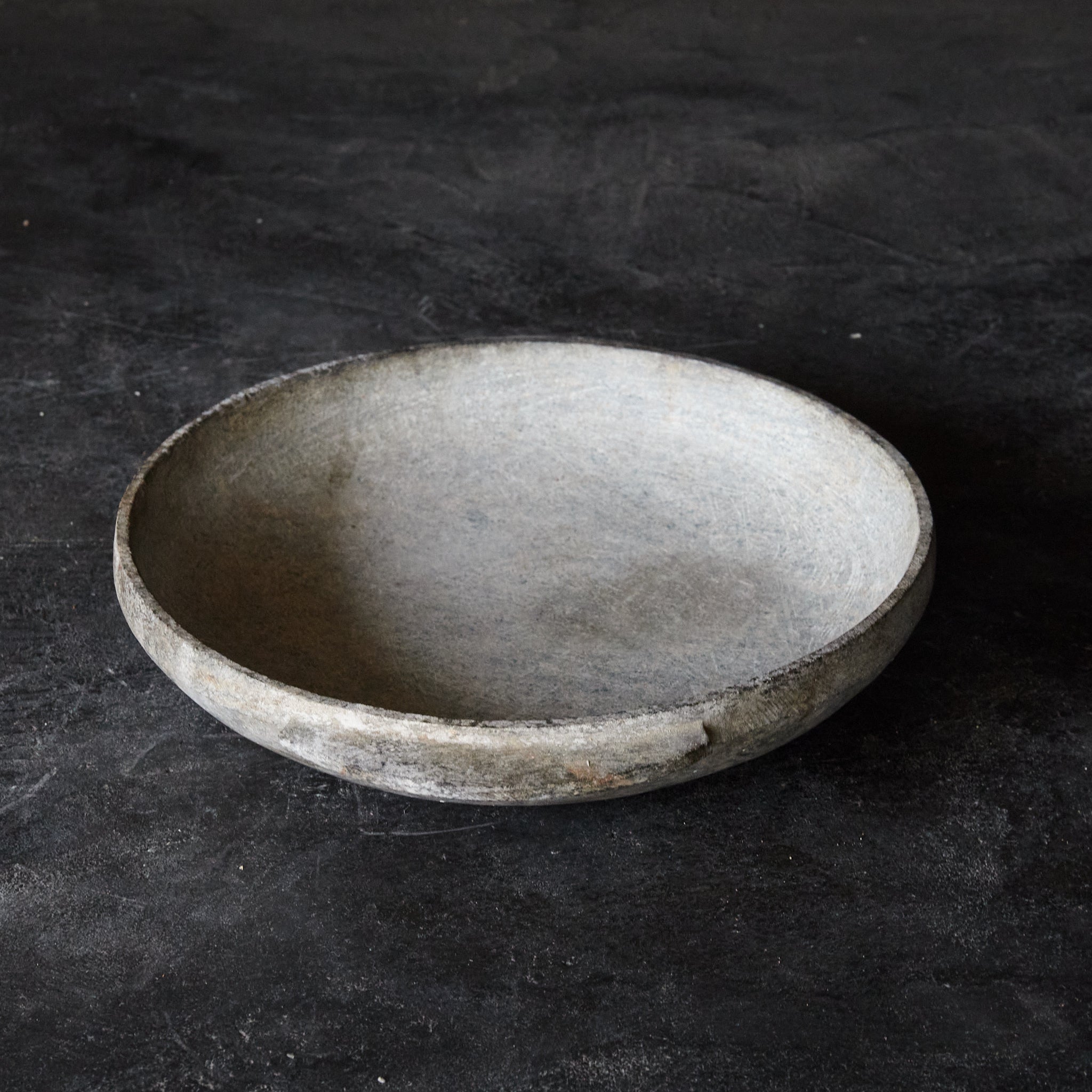 李朝 石皿（1392–1897 CE） | 入蘆花（ロカニイル）