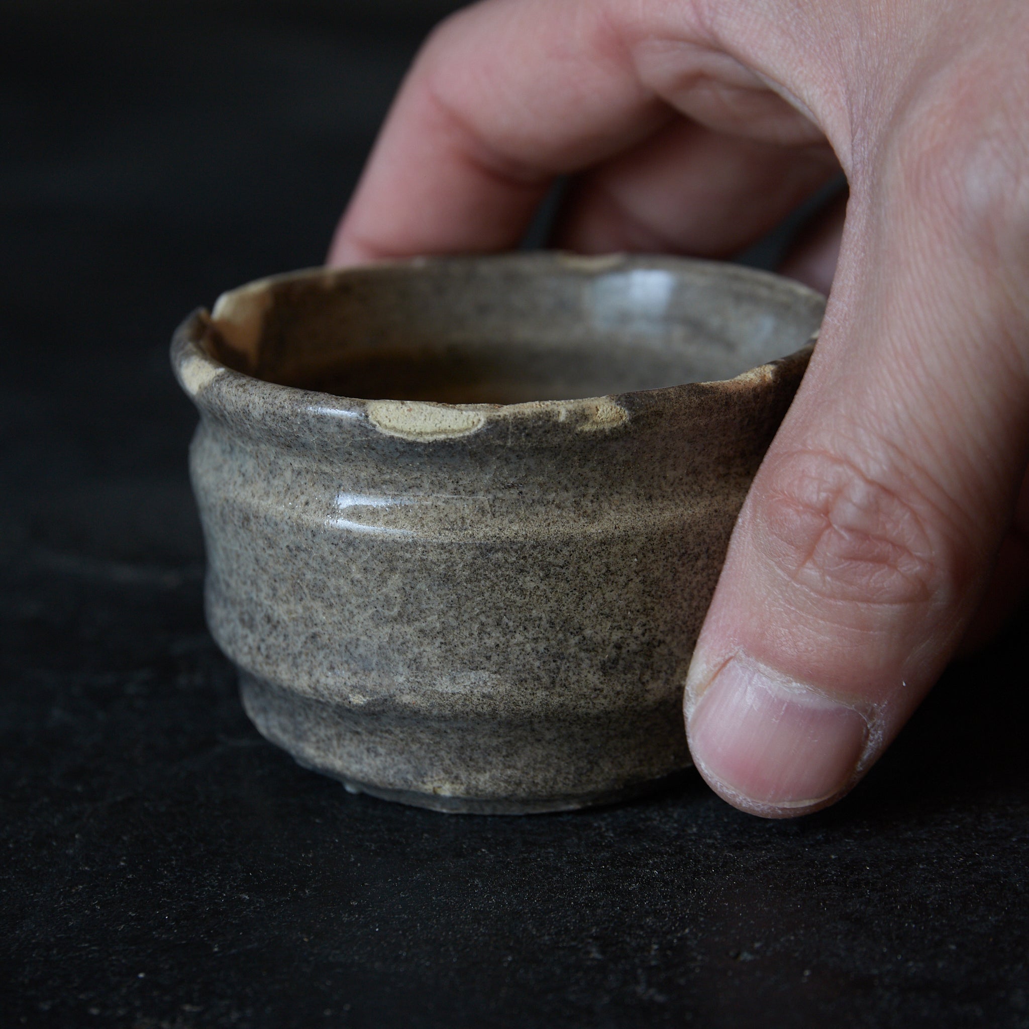 オランダアンティーク 黒化デルフト小壺（近世：16–19世紀） | 入蘆花