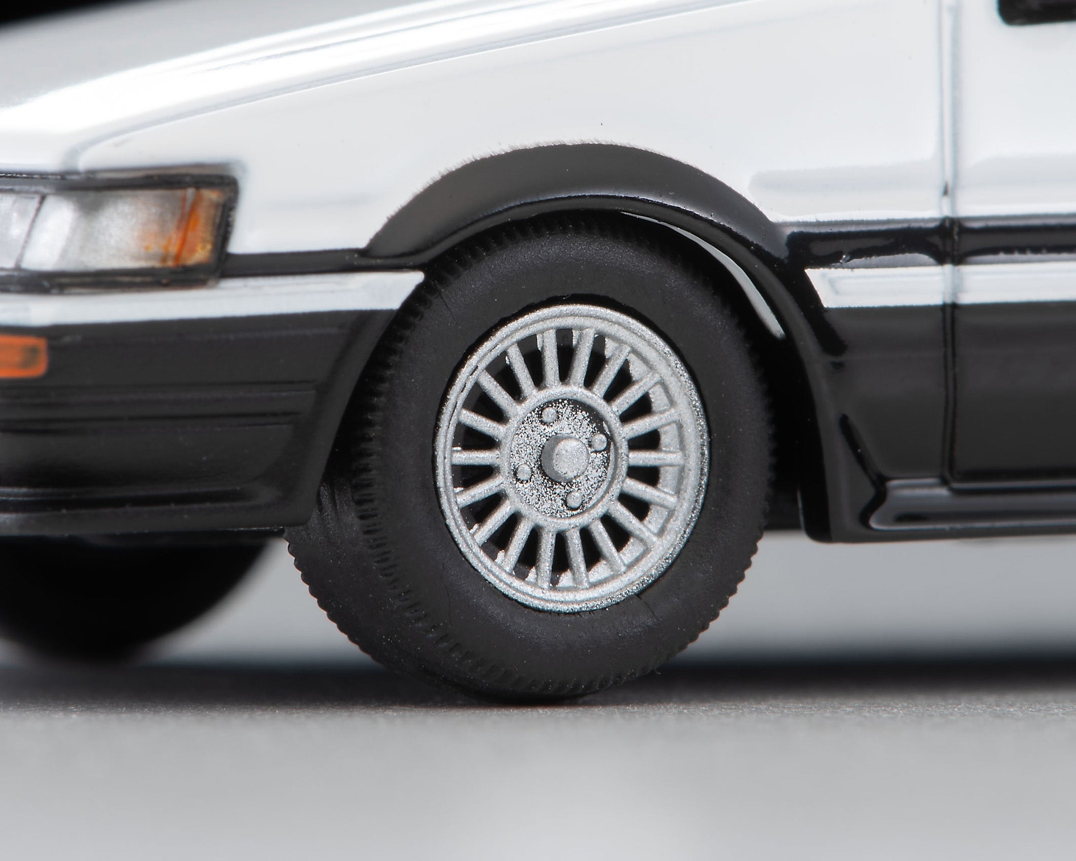 TLV 1/64 LV-N284c トヨタ カローラレビン 2ドア GT-APEX (銀/黒) 84年