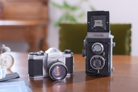 置くだけで素敵なディスプレイに！アンティークカメラの魅力