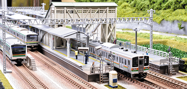 新旧混在こそがリアルな情景！鉄道模型プラットホームのロングセラー