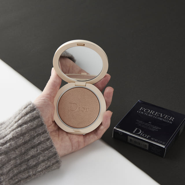 人気コスメ【ディオール】ハイライトの魅力をご紹介！カラーの種類や