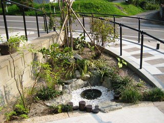 自然湧水を利用した蹲踞 - 株式会社環境緑建｜タカショー リフォーム