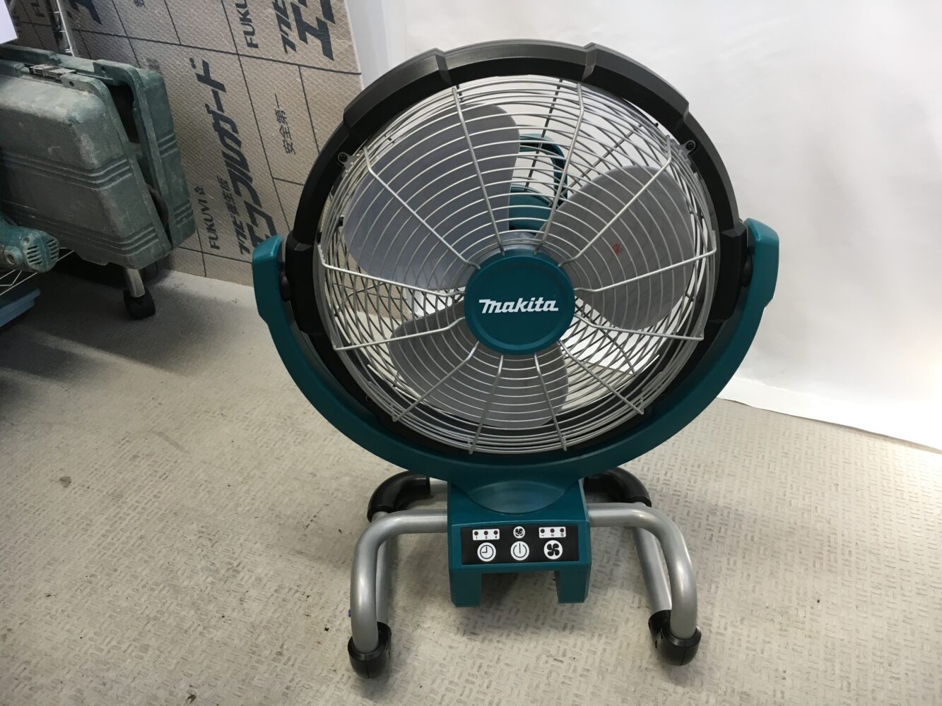 おすすめマキタの扇風機CF300DはバッテリーでもACアダプターでも動く