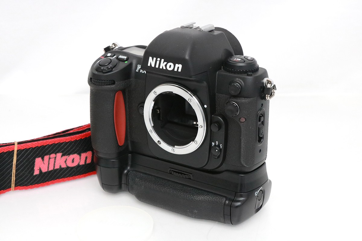 F100 ボディ＋MB-15（F100用バッテリーグリップ） CA01-M3904-3V1C