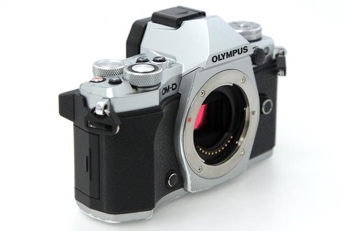 OM-D E-M5 Mark II ボディ シルバー シャッター回数約15400回以下