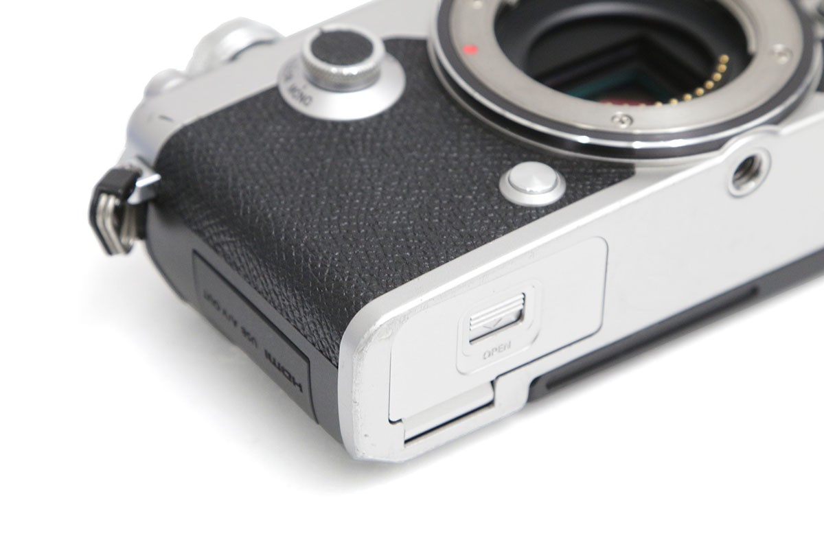 OLYMPUS PEN-F ボディ [シルバー]（純正予備バッテリー付き・センサー