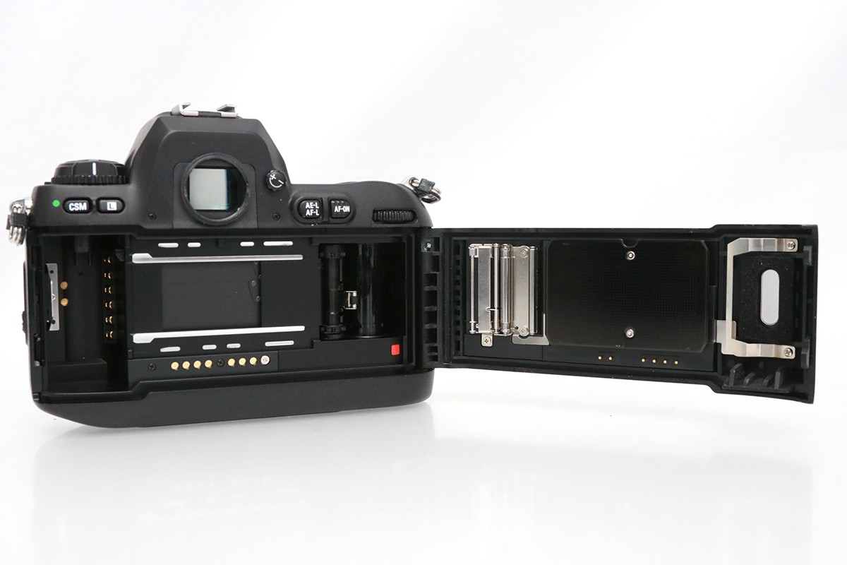 F100 ボディ＋MB-15（F100用バッテリーグリップ） CA01-M3904-3V1C