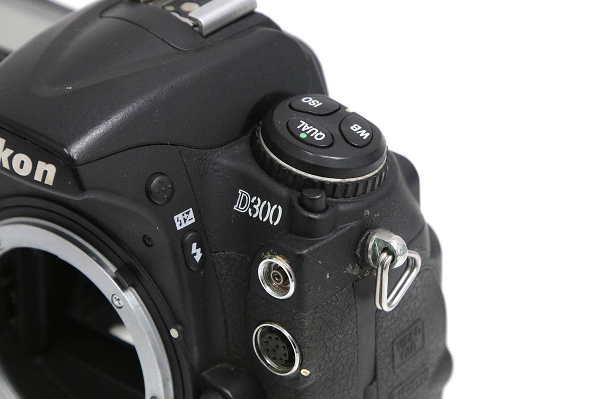 D300 ボディ CA01-B1151-2Q2B-ψ | ニコン | デジタル一眼レフカメラ