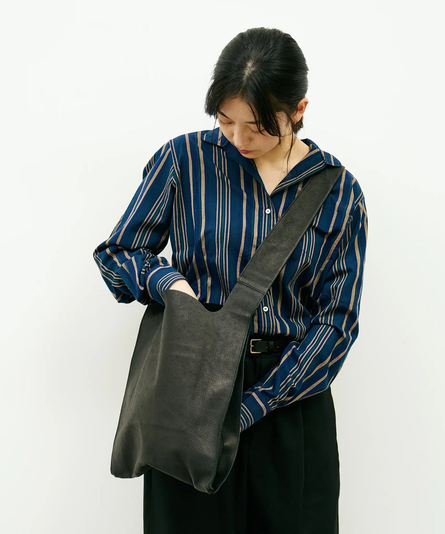 軽くて柔らかい豚革ショルダーバッグ - シンプルなレジ袋スタイル – REN