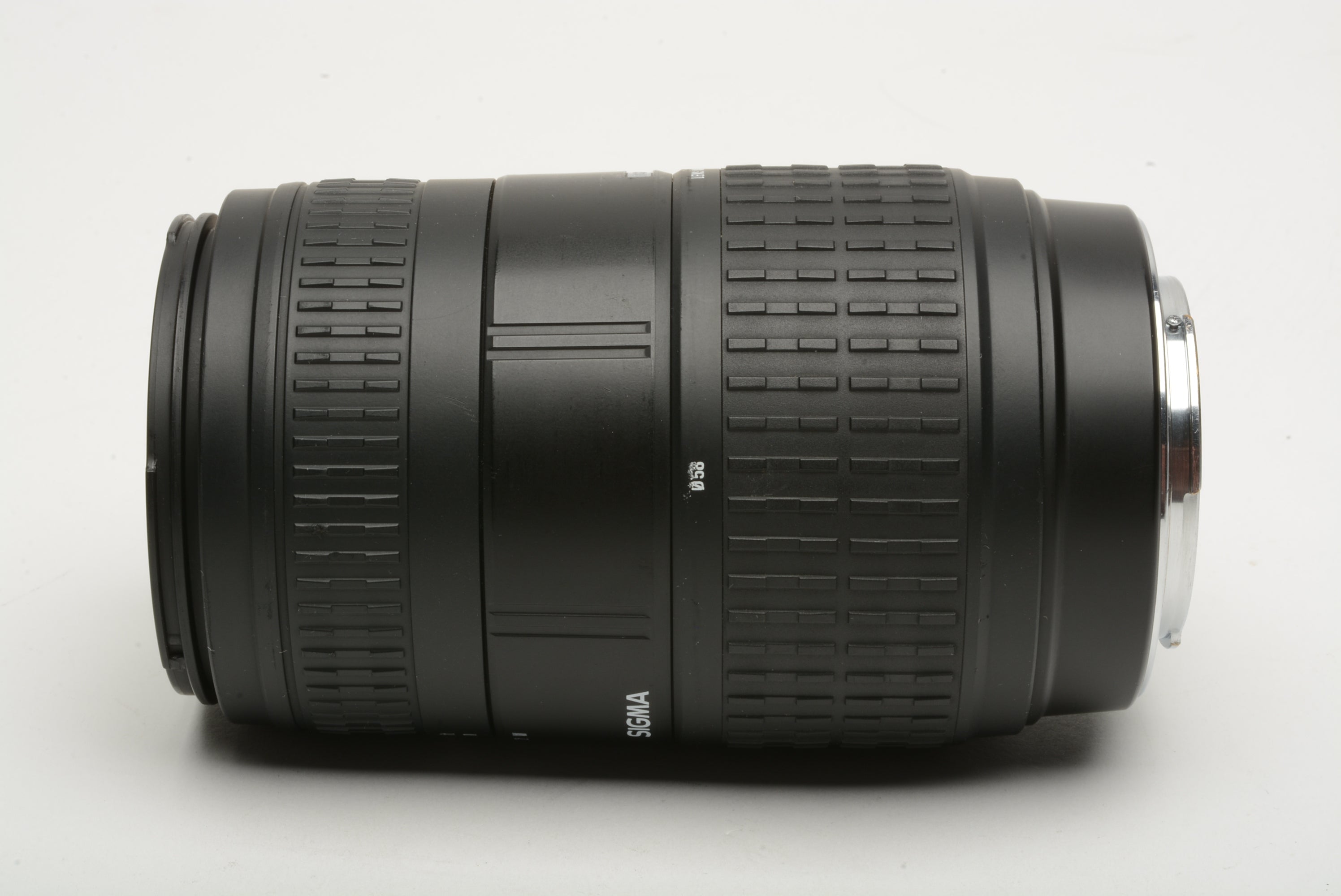 Sigma 70-300mm f4-5.6 DL Macro Super telephoto zoom lens for