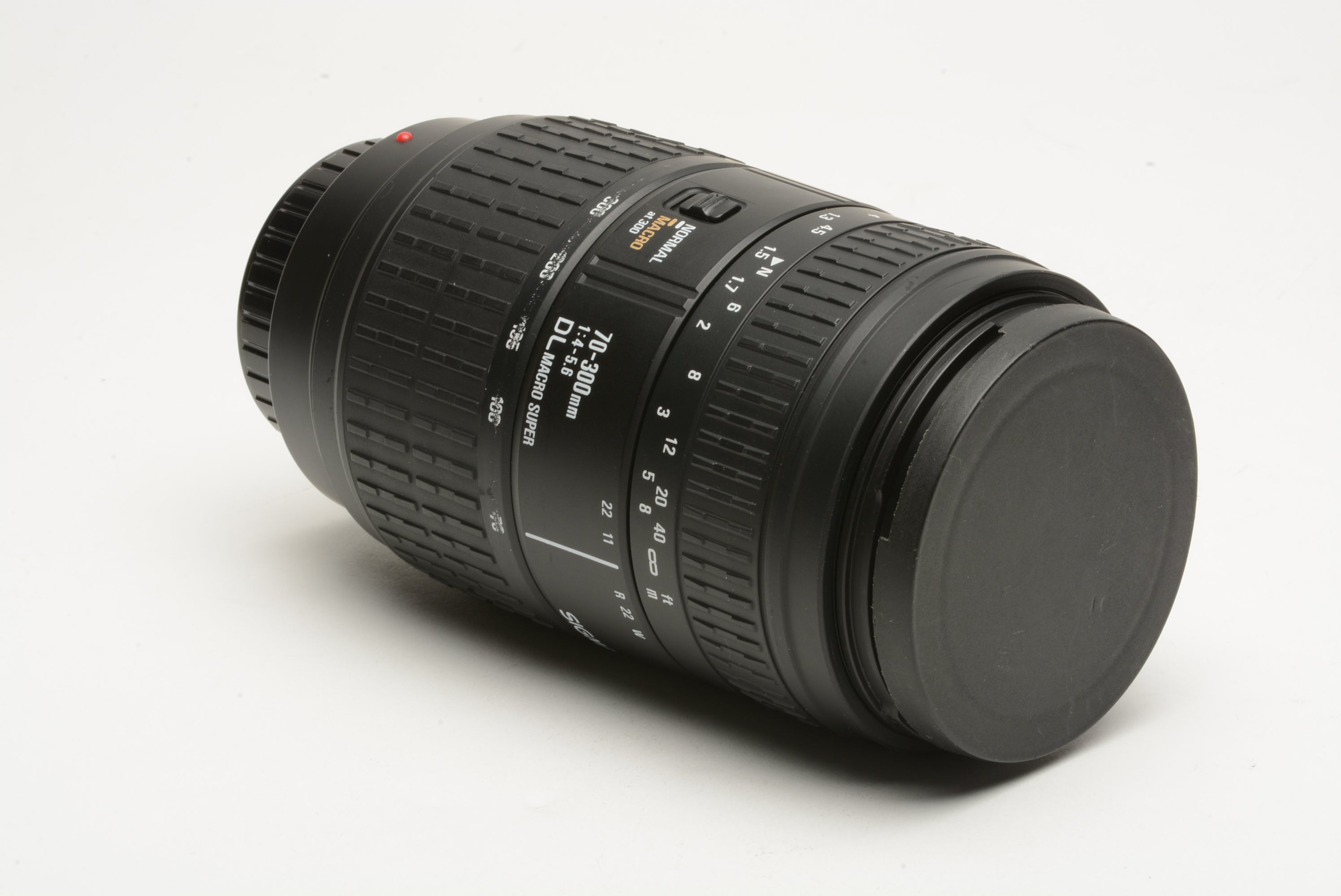 Sigma 70-300mm f4-5.6 DL Macro Super telephoto zoom lens for