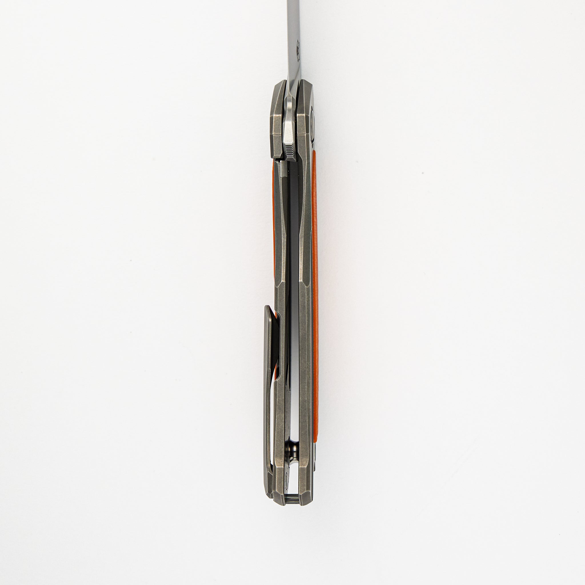 URSUS QUANTUM – CROMAX PM BLADE – TITANIUM HANDLE – ORANGE G10 INLAY –