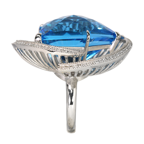 大粒スイスブルートパーズ 56ct ダイヤモンド 0.6ct ホワイトゴールド