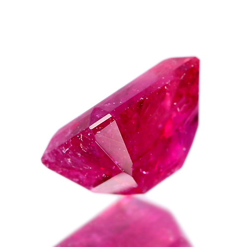 アメリカ産レッドベリル 0.684ct (ビクスバイト)【品質保証書/宝石鑑別