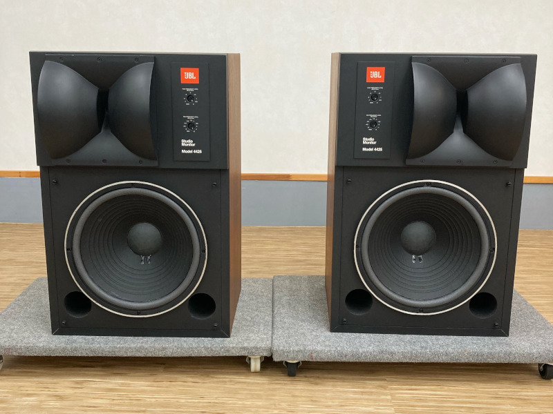 スピーカーターミナル交換例（JBL 4425 に WBT 0730 を実装