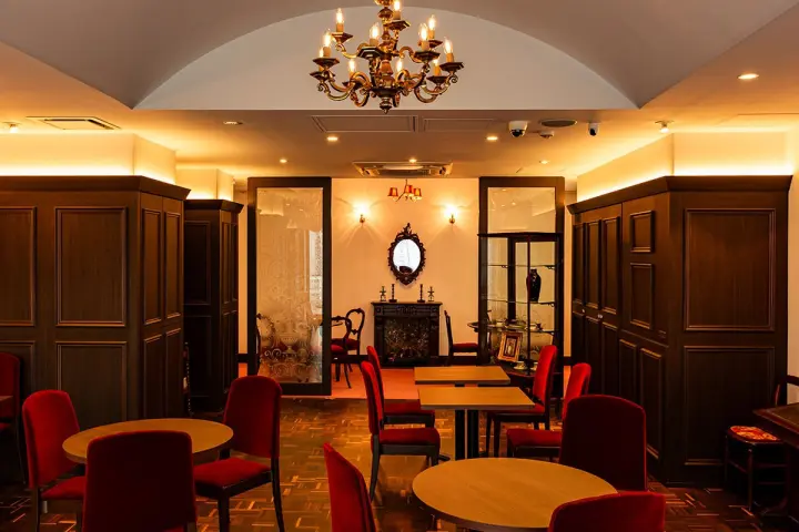 六本木・乃木坂からすぐ！レトロな空間でこだわり珈琲を堪能「喫茶館