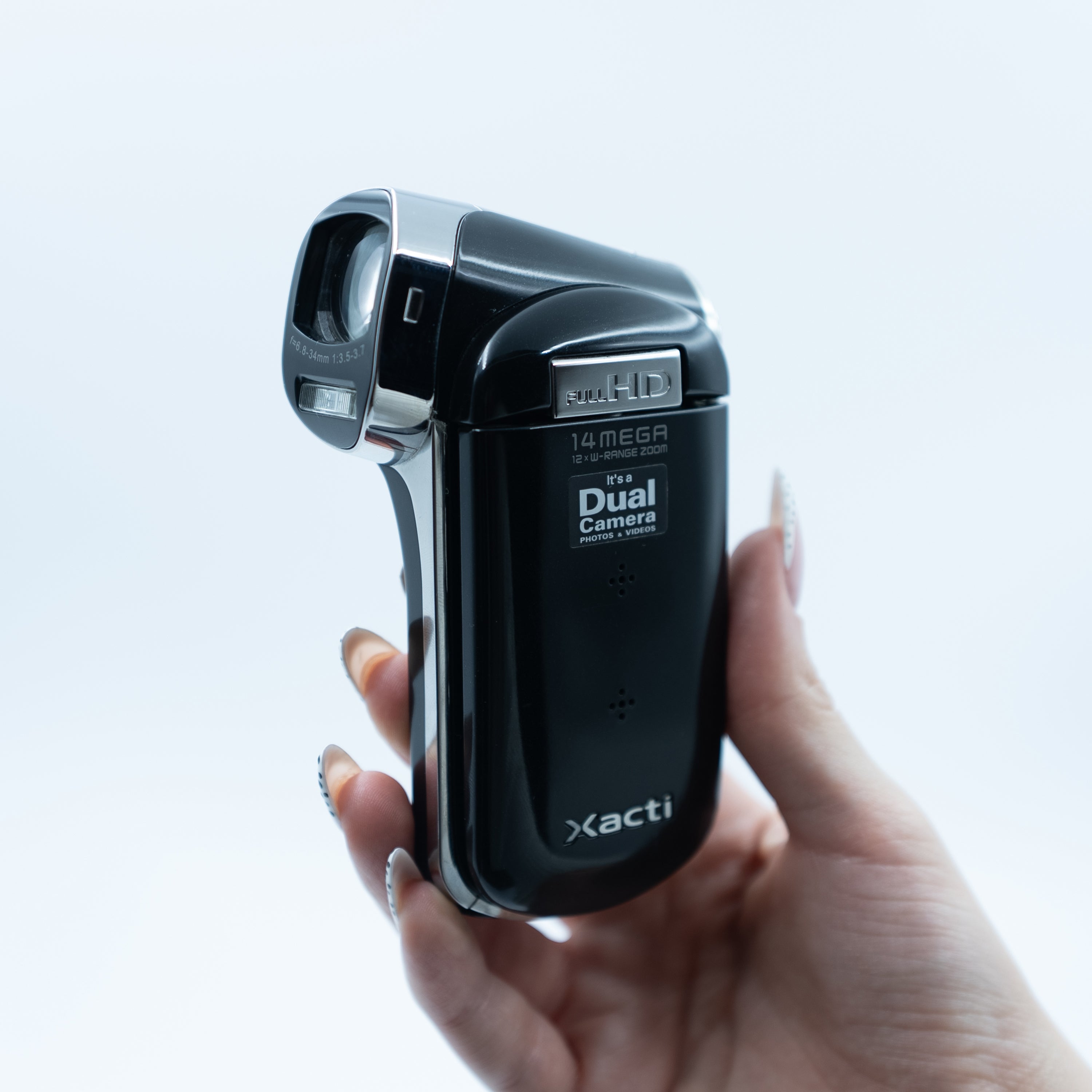 Sanyo Xacti CG100 EX – Full HD Digital Camera Full Set with