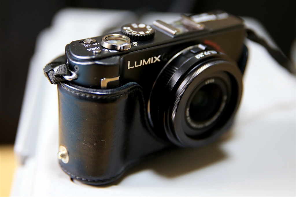 価格.com - 『レザーケースに収めています』パナソニック LUMIX DMC