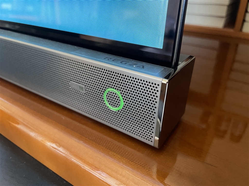 価格.com - 『スピーカー部は高級感アリ』東芝 REGZA 55X9400 [55