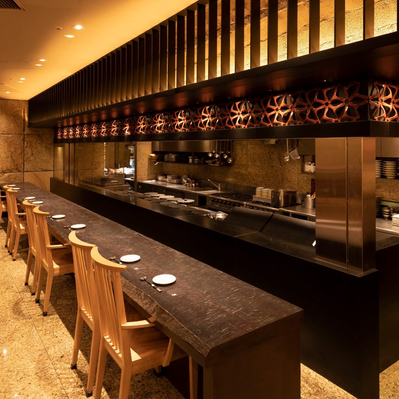 Dynamic Kitchen ＆ Bar 響 新宿サザンタワー店 席 - 楽天ぐるなび