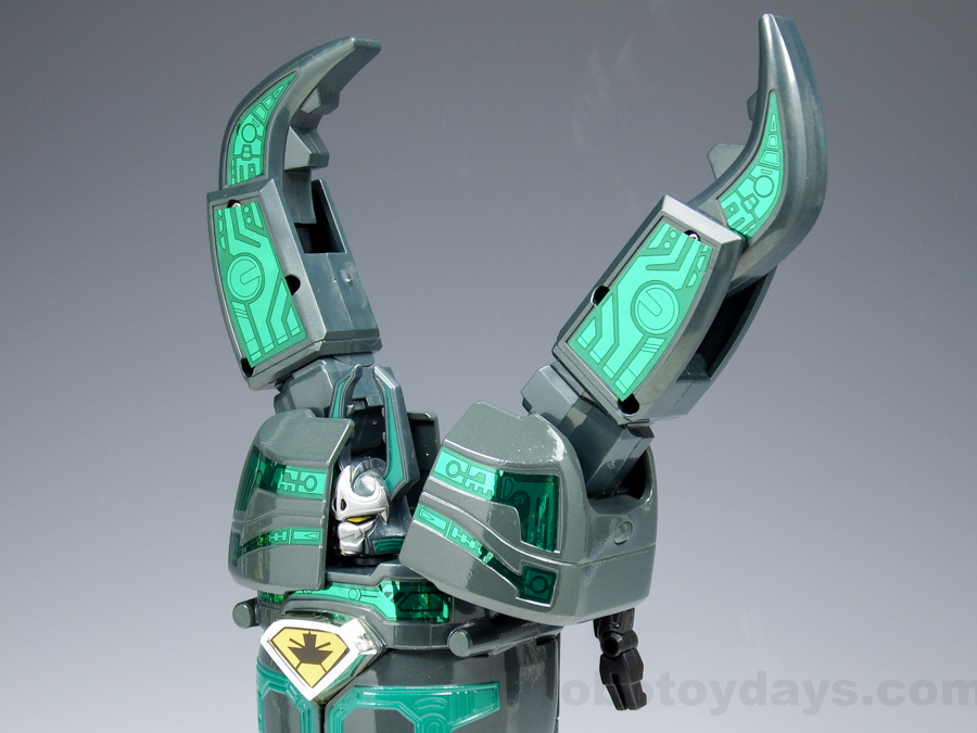 BORON (DXクワガタイタン) バンダイUSA レビュー | RoboToyDays