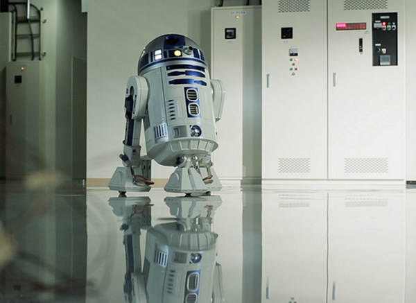 R2-D2実物大冷蔵庫「R2-D2 Moving Refrigerator」が予約注文受付中です