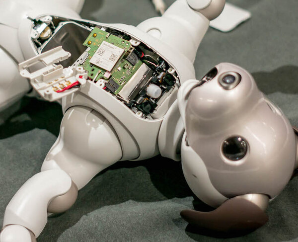 aibo 解体新書】ソニーの本気を見た！ 新型aibo分解レポート